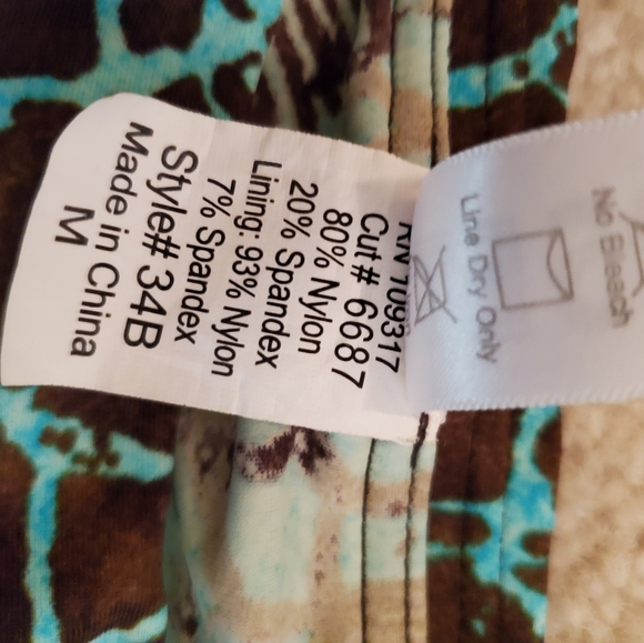 Sunsets swim bottom skirt size medium - Picture 3 of 4